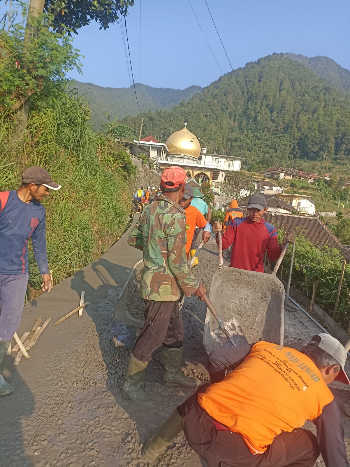 PEMBANGUNAN RABAT JALAN RT 11 DUKUH KOPEN 